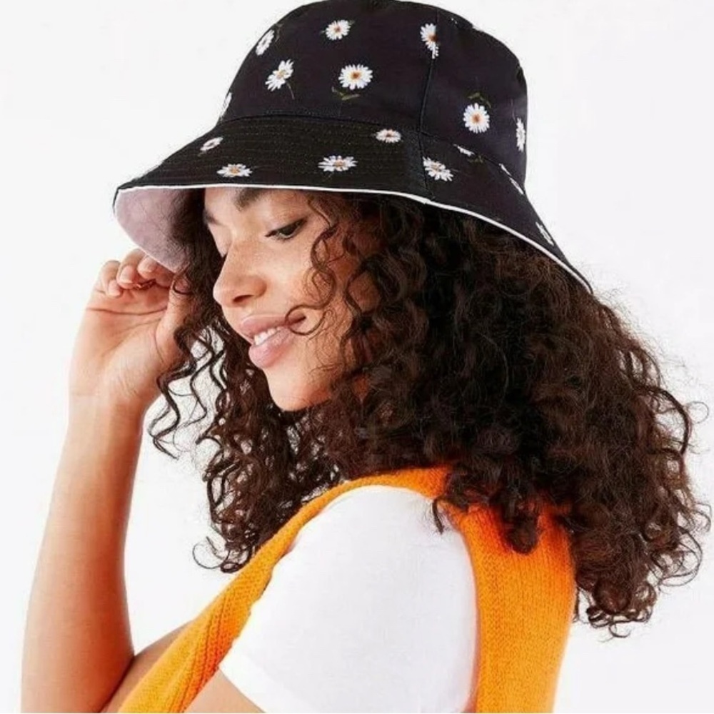 Alice + Olivia reversible bucket hat